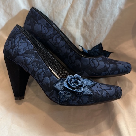 Heels - Picture 2 of 5